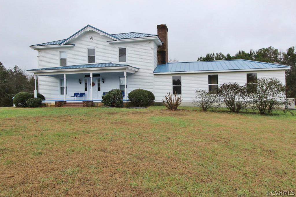 3005 Plank Road Kenbridge, VA 23944 - Photo 11 of 24 a front view of a house with garden