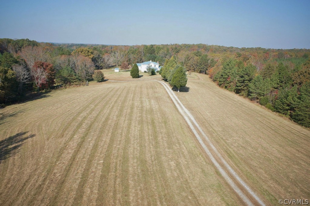 3005 Plank Road Kenbridge, VA 23944 - Photo 5 of 24 a view of a house with a yard