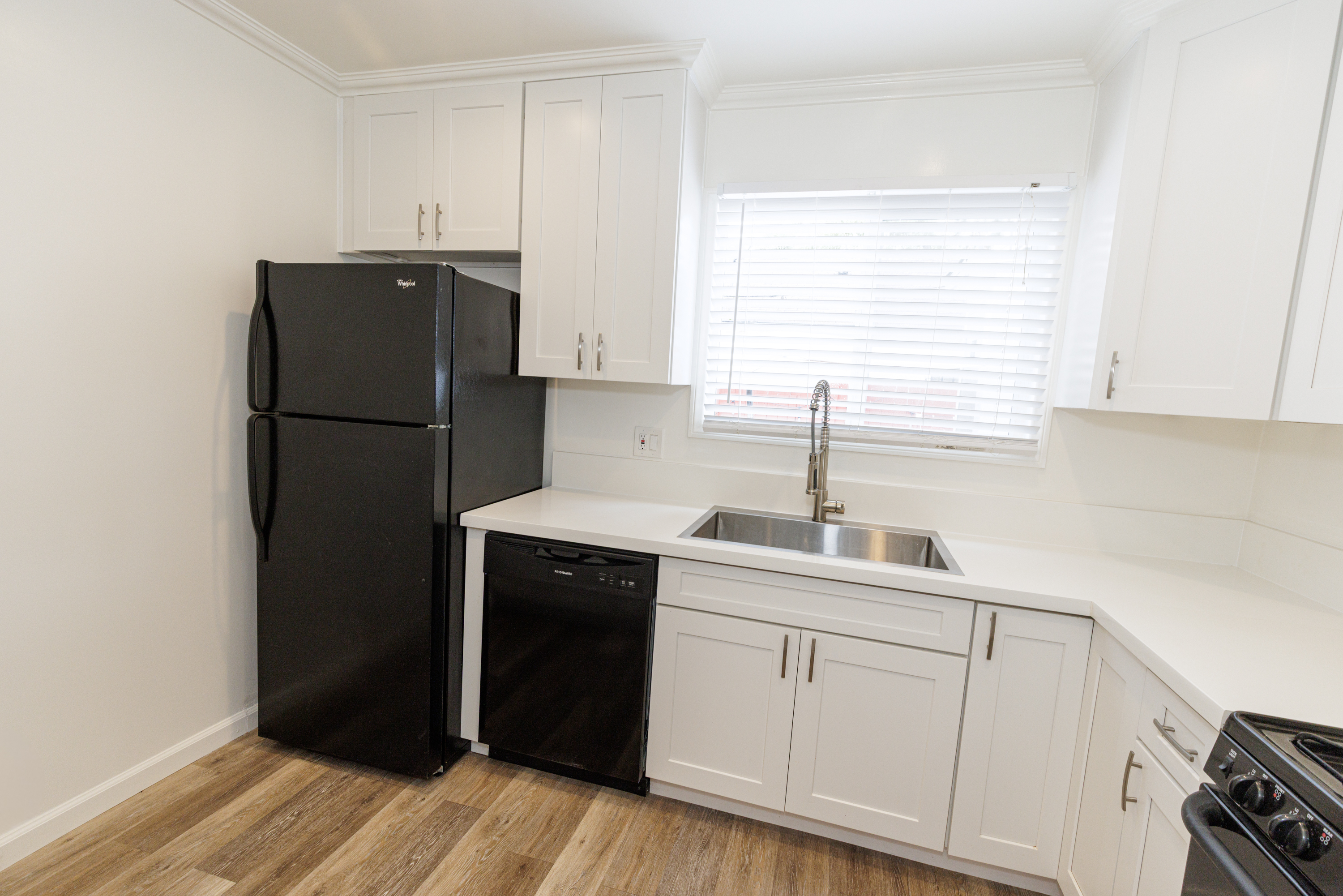 535 Washington Boulevard Venice, CA 90292 - Photo 12 of 12 a kitchen with a sink a refrigerator and window