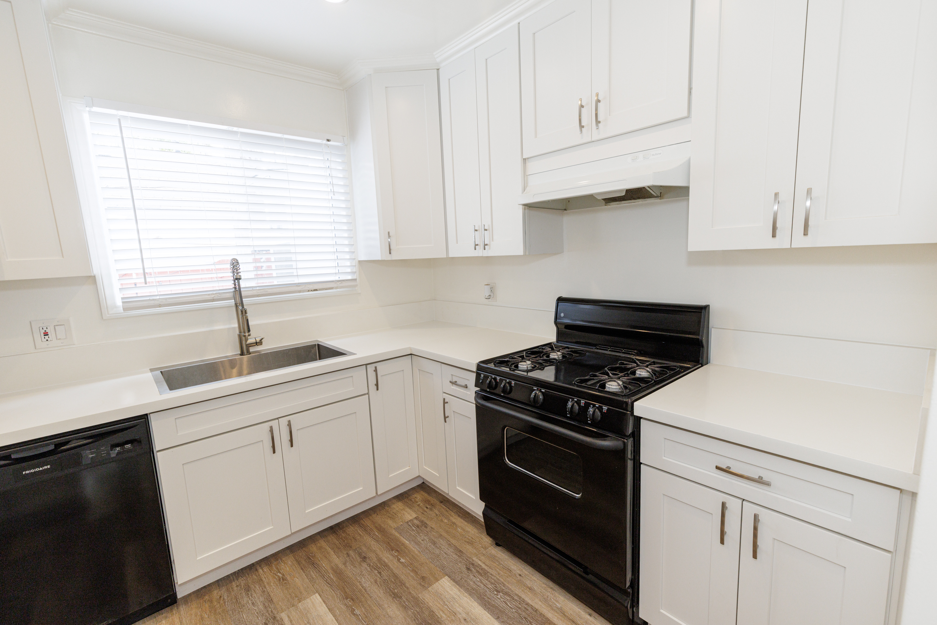 535 Washington Boulevard Venice, CA 90292 - Photo 6 of 12 a kitchen with cabinets appliances a sink and a window