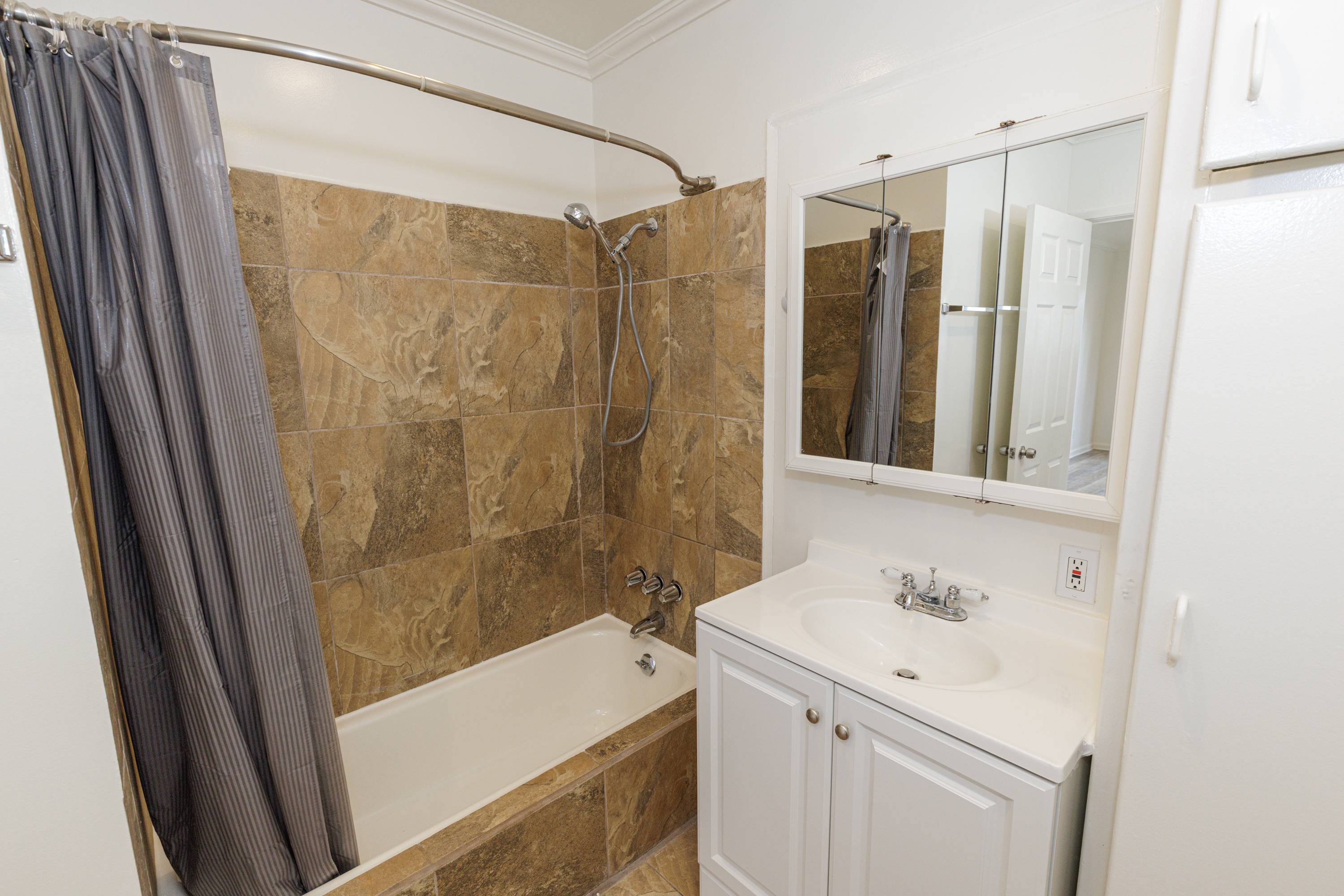 535 Washington Boulevard Venice, CA 90292 - Photo 8 of 12 a bathroom with a sink and a mirror