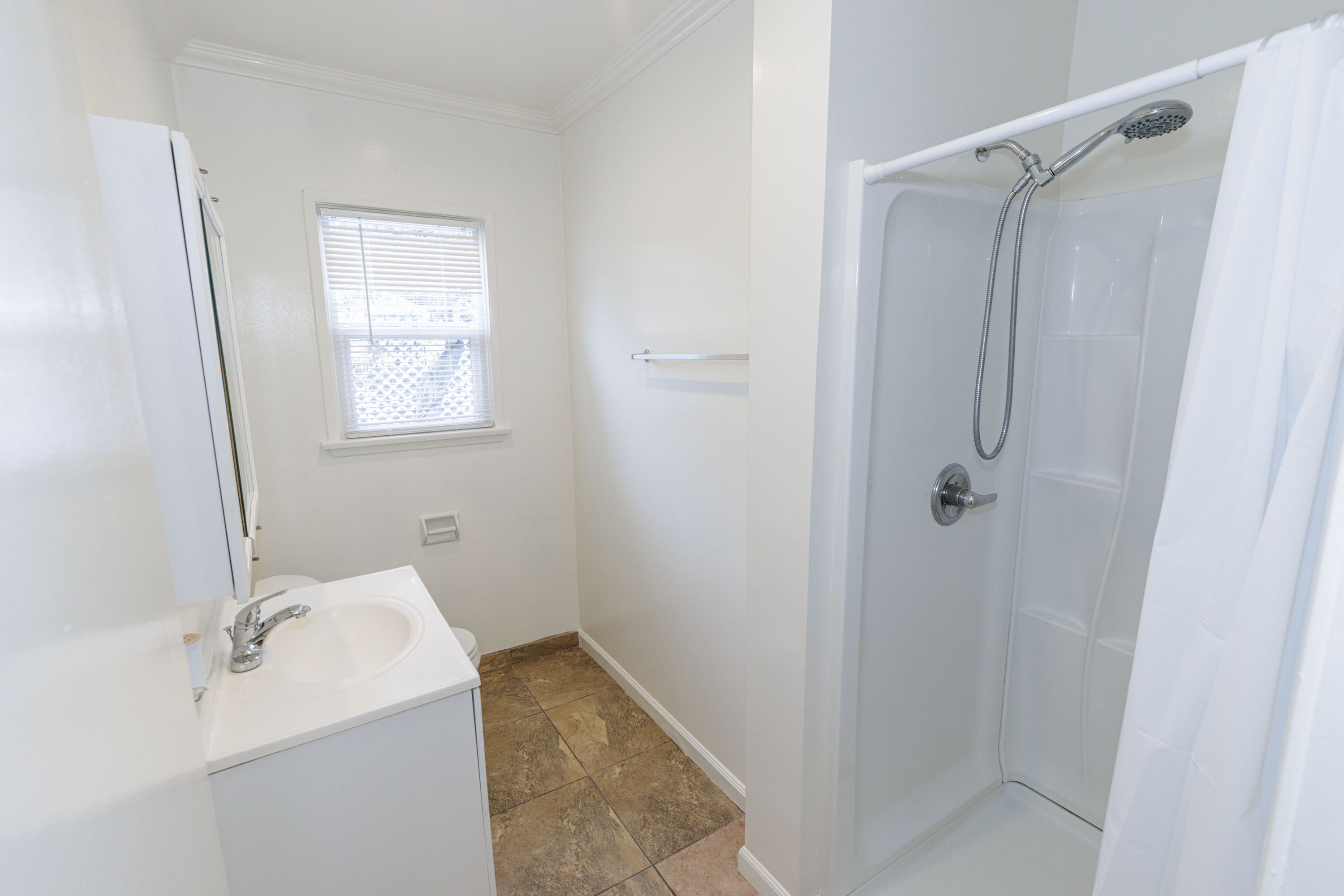 535 Washington Boulevard Venice, CA 90292 - Photo 9 of 12 a bathroom with a sink and shower