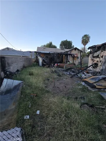 a view of a small yard