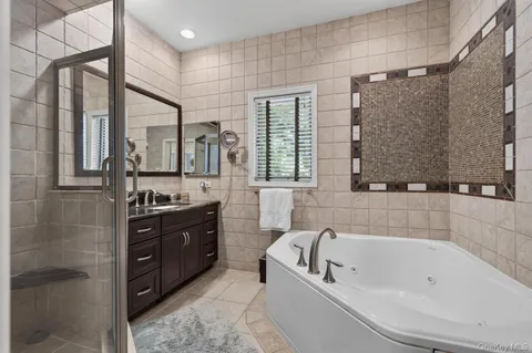 $2,350,000 | 12 Locust Lane, Roslyn Heights, NY 11577