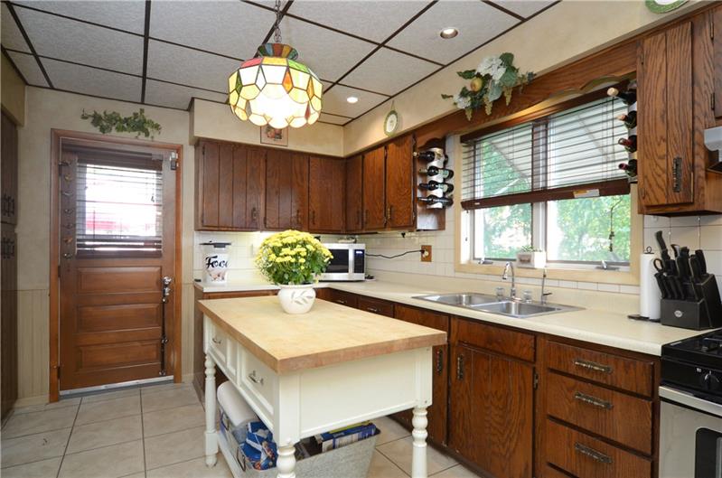 2006 Beaver Road Ambridge, PA 15003 - Photo 9 of 25 Crisp and clean kitchen area! Lots of natural light shines through the double window!