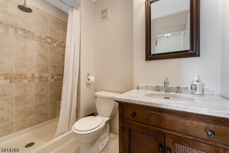 68 West Main Street Clinton, NJ 08809 - Photo 15 of 33