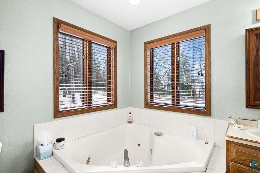 6139 North Sunset Ridge Road Duluth, MN 55803 - Photo 19 of 23 Ensuite Bath