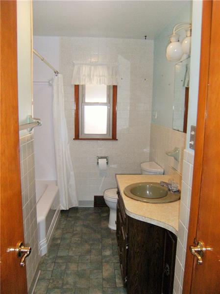 1101 Gringo Road Aliquippa, PA 15001 - Photo 18 of 25 Main Bath