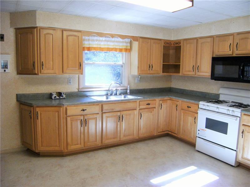 Updated Eat-In Kitchen