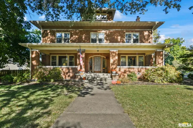 $459,900 | 104 Tremont Street, Lincoln, IL 62656