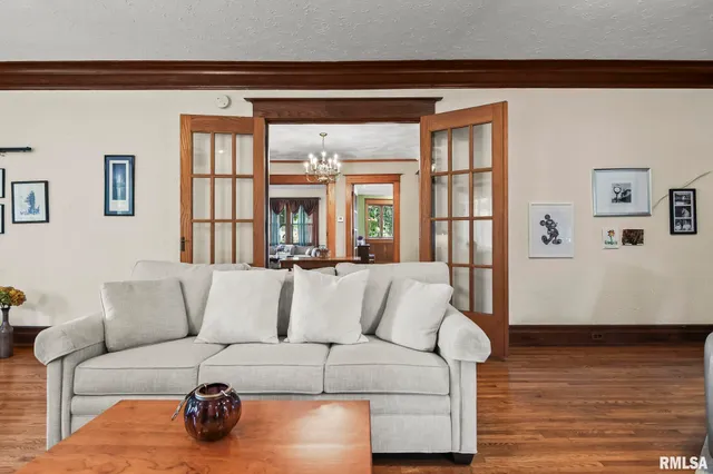 $459,900 | 104 Tremont Street, Lincoln, IL 62656