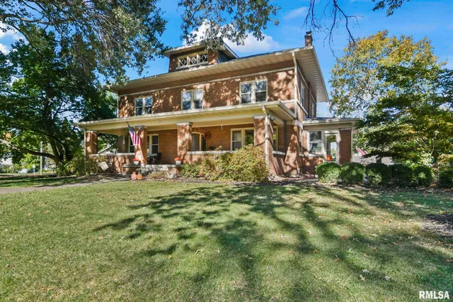 $459,900 | 104 Tremont Street, Lincoln, IL 62656