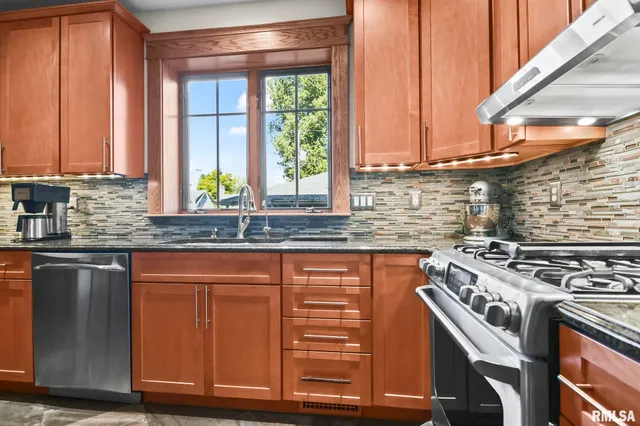 $459,900 | 104 Tremont Street, Lincoln, IL 62656