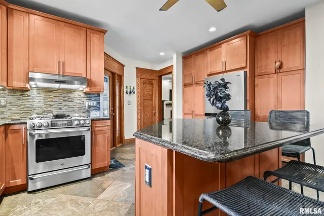 $459,900 | 104 Tremont Street, Lincoln, IL 62656