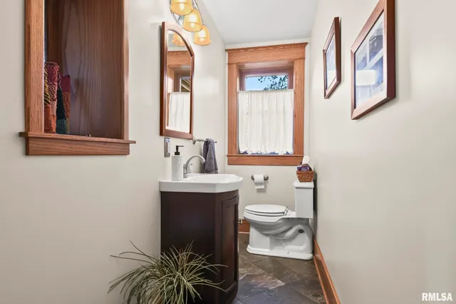 $459,900 | 104 Tremont Street, Lincoln, IL 62656