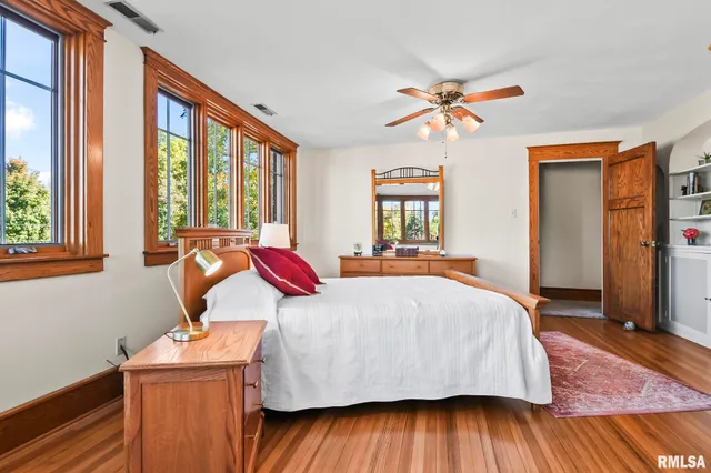 $459,900 | 104 Tremont Street, Lincoln, IL 62656