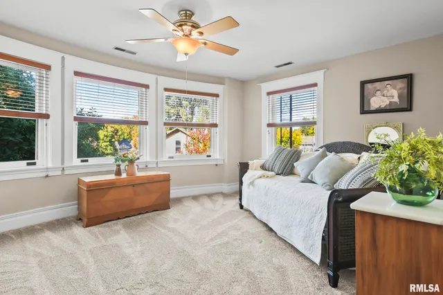 $459,900 | 104 Tremont Street, Lincoln, IL 62656