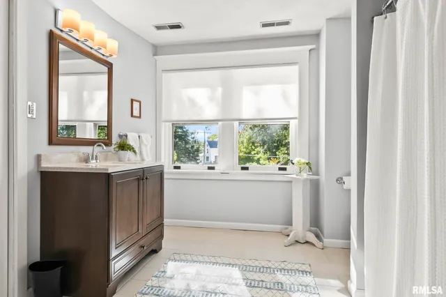 $459,900 | 104 Tremont Street, Lincoln, IL 62656