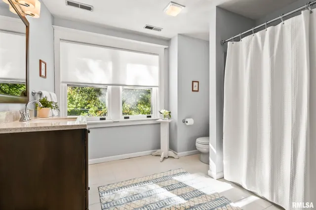 $459,900 | 104 Tremont Street, Lincoln, IL 62656