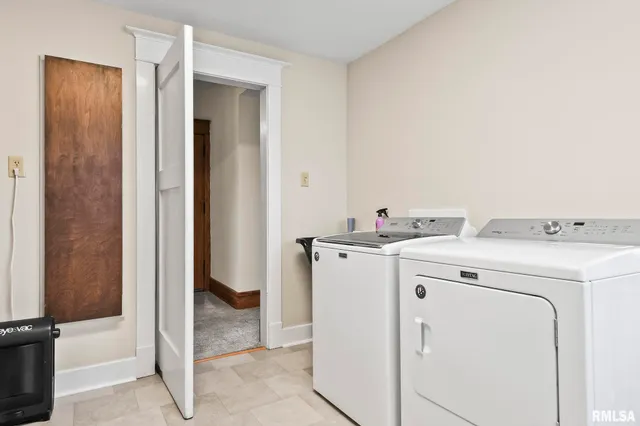 $459,900 | 104 Tremont Street, Lincoln, IL 62656