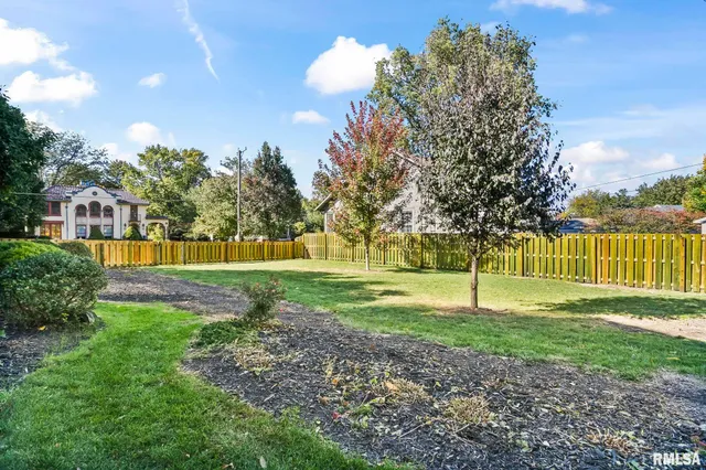 $459,900 | 104 Tremont Street, Lincoln, IL 62656