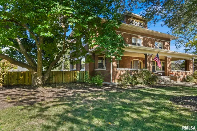 $459,900 | 104 Tremont Street, Lincoln, IL 62656