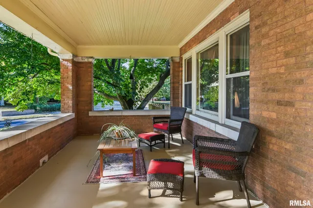 $459,900 | 104 Tremont Street, Lincoln, IL 62656