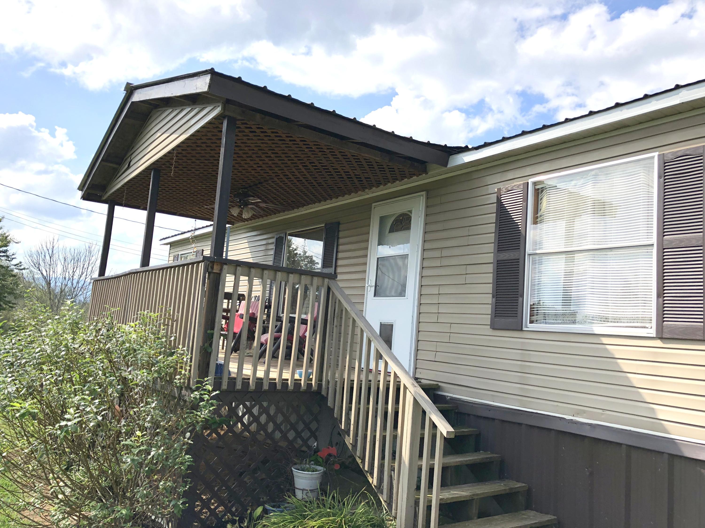 253 Landmark Road Jacksboro, TN 37757 - Photo 20 of 22 Front porch