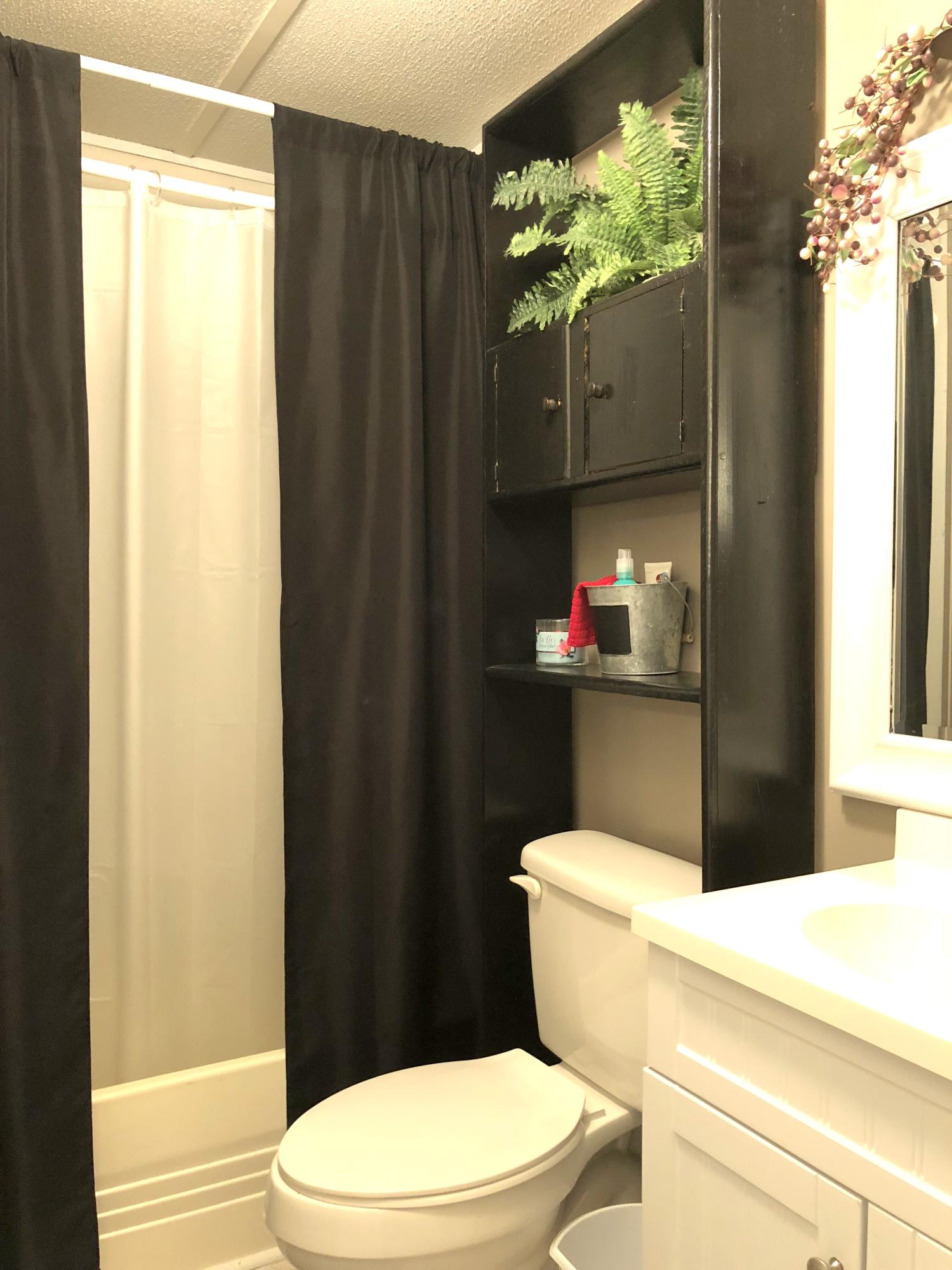 253 Landmark Road Jacksboro, TN 37757 - Photo 9 of 22 Hall Bathroom