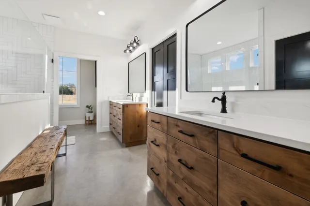 a en suite bathroom with a tub shower and a mirror