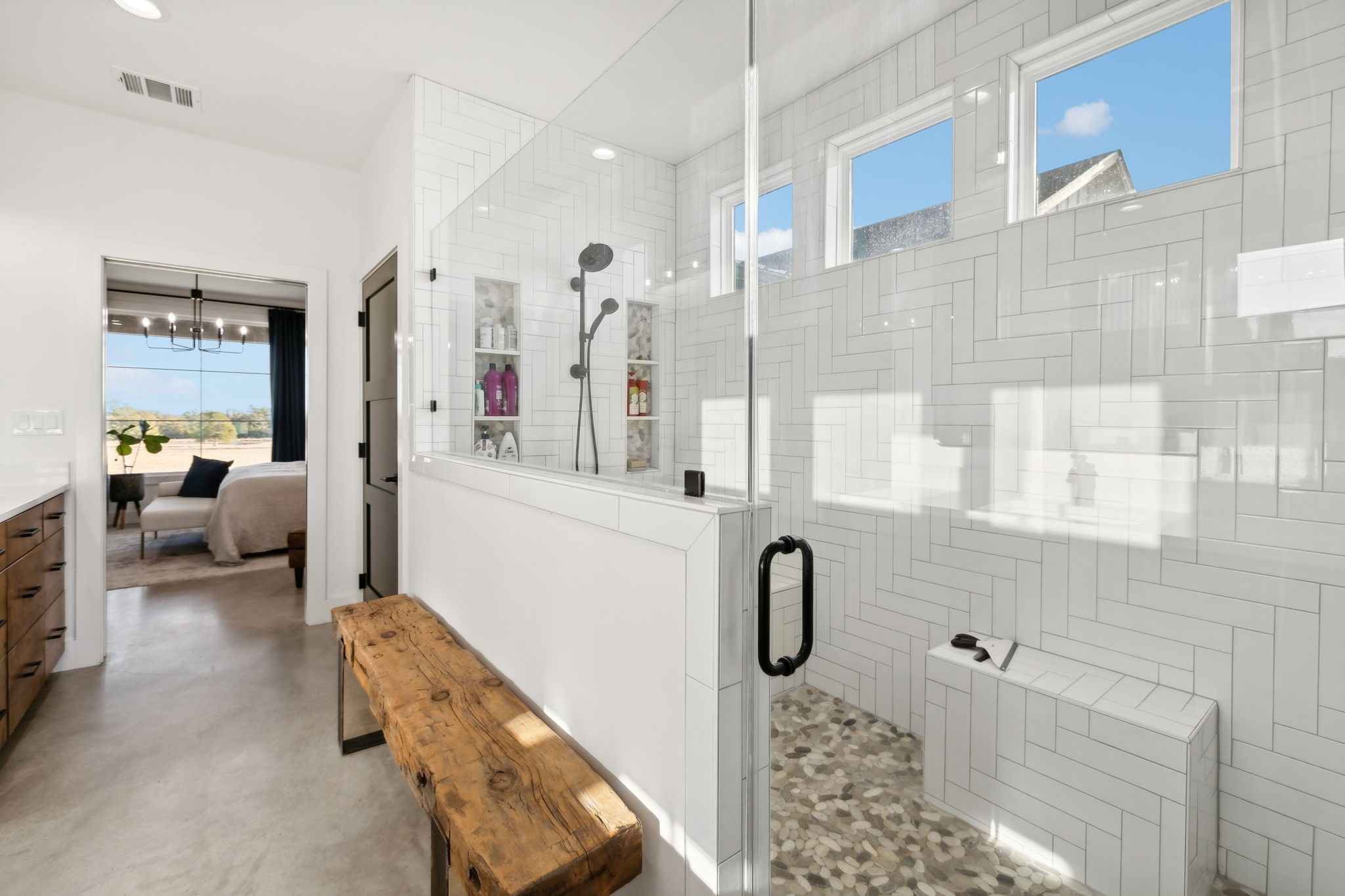 10433 County Road 162 Somerville, TX 77879 - Photo 22 of 40 a en suite bathroom with a tub shower and a mirror