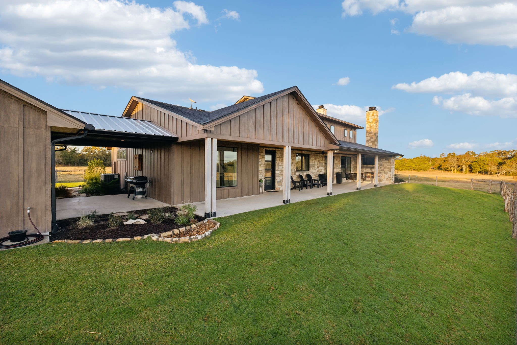 10433 County Road 162 Somerville, TX 77879 - Photo 8 of 40 a front view of a house with a garden