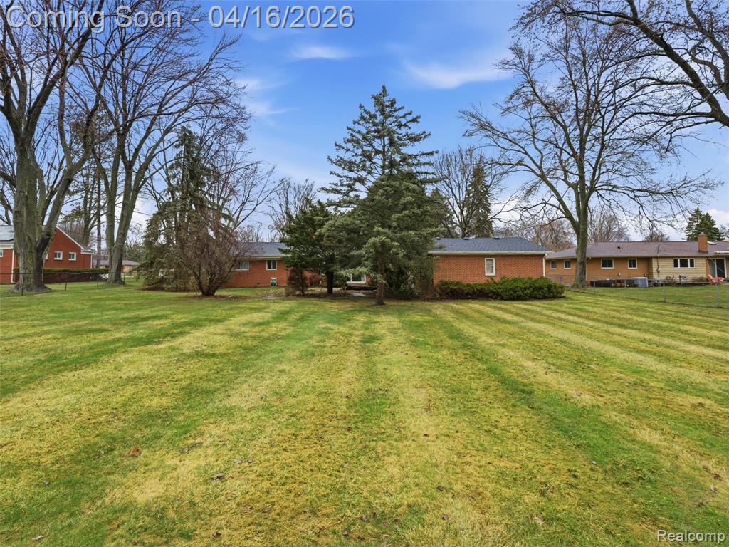 192 Booth Road Troy, MI 48085 - Photo 7 of 37