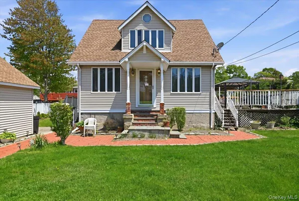 $725,000 | 418 Myrtle Avenue, West Islip, NY 11795