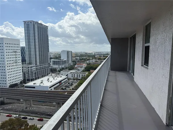 $2,764 | 915 Northwest 1st Avenue, Unit H2111, Miami, FL 33136