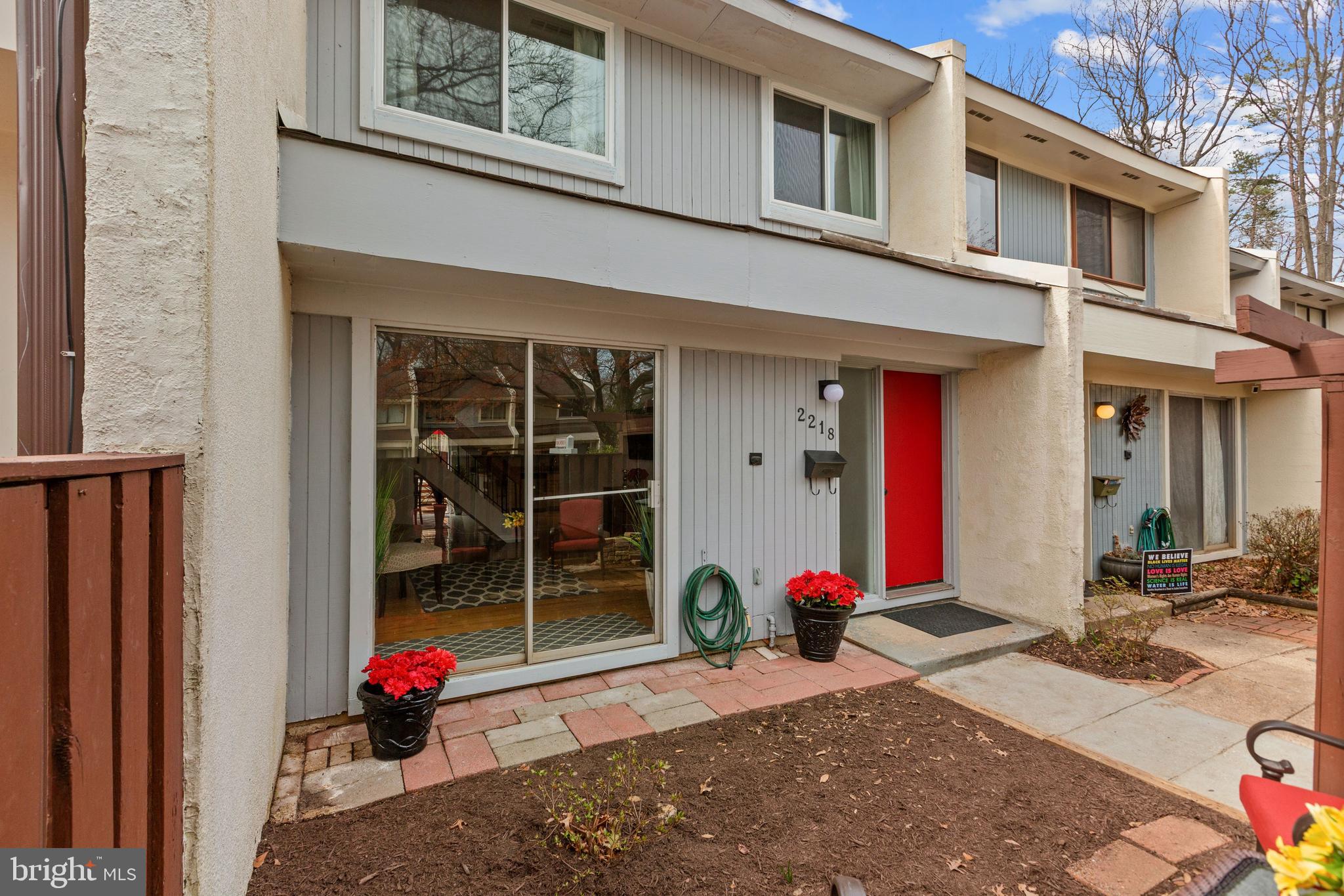 2218 Southgate Square Reston, VA 20191 - Photo 4 of 31