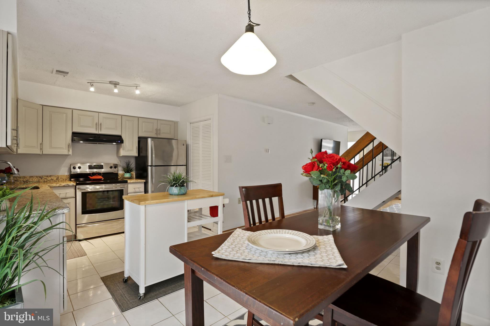 2218 Southgate Square Reston, VA 20191 - Photo 8 of 31