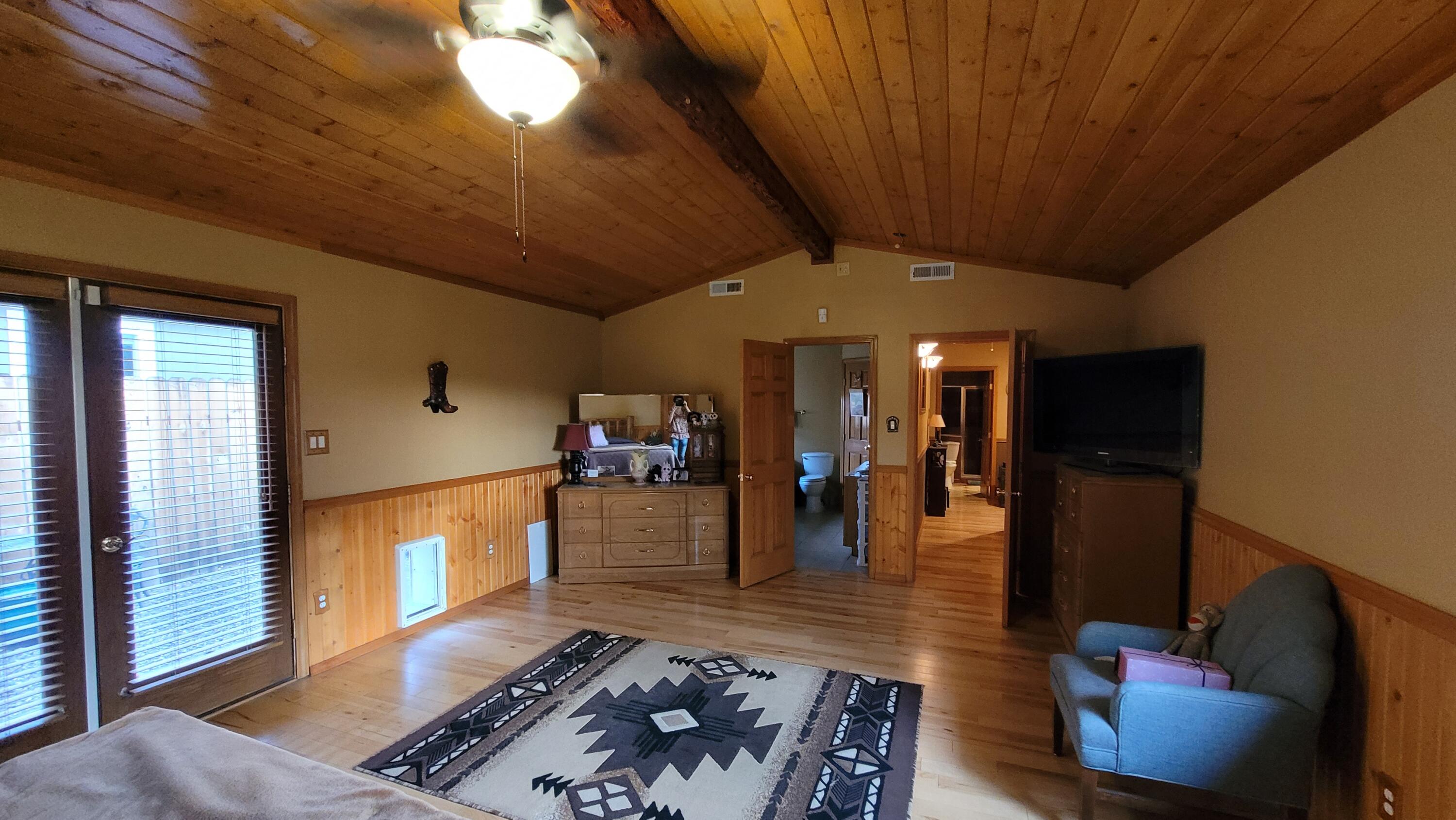 1892 Northeast Laughlin Road Prineville, OR 97754 - Photo 12 of 20 20220525_190833