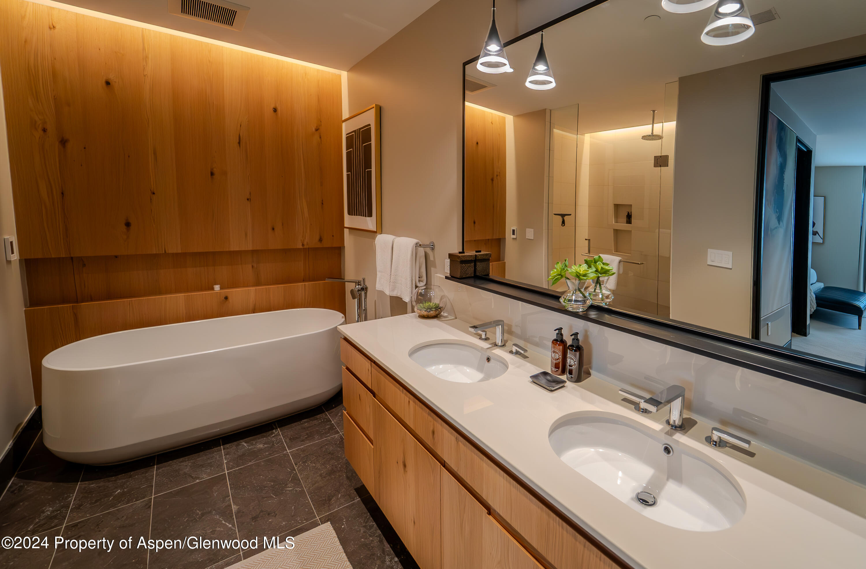 77 Wood Road, Unit 304EAST Snowmass Village, CO 81615 - Photo 26 of 56 One Snowmass East 304 Primary Bathroom