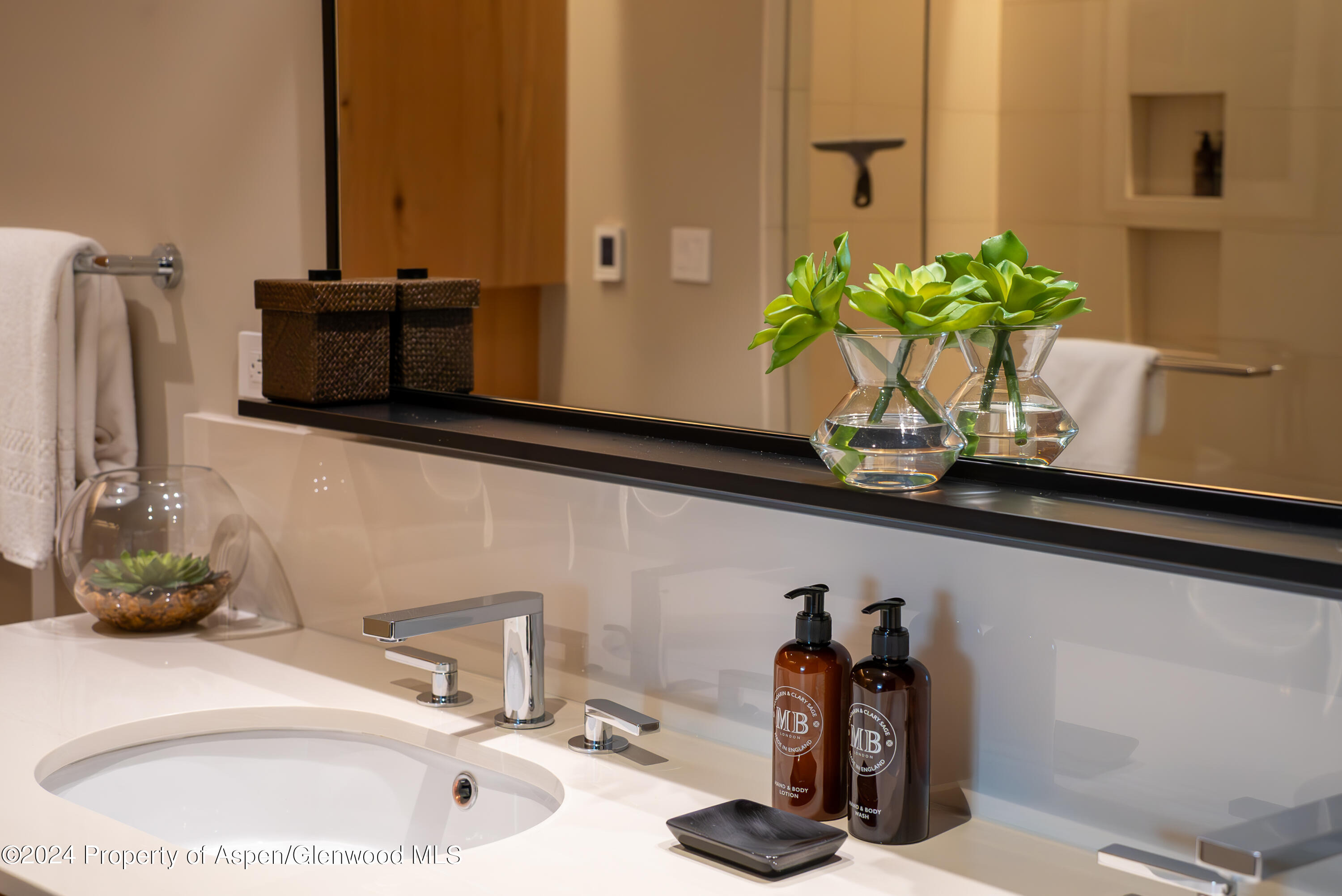 77 Wood Road, Unit 304EAST Snowmass Village, CO 81615 - Photo 27 of 56 One Snowmass East 304 Primary Bathroom