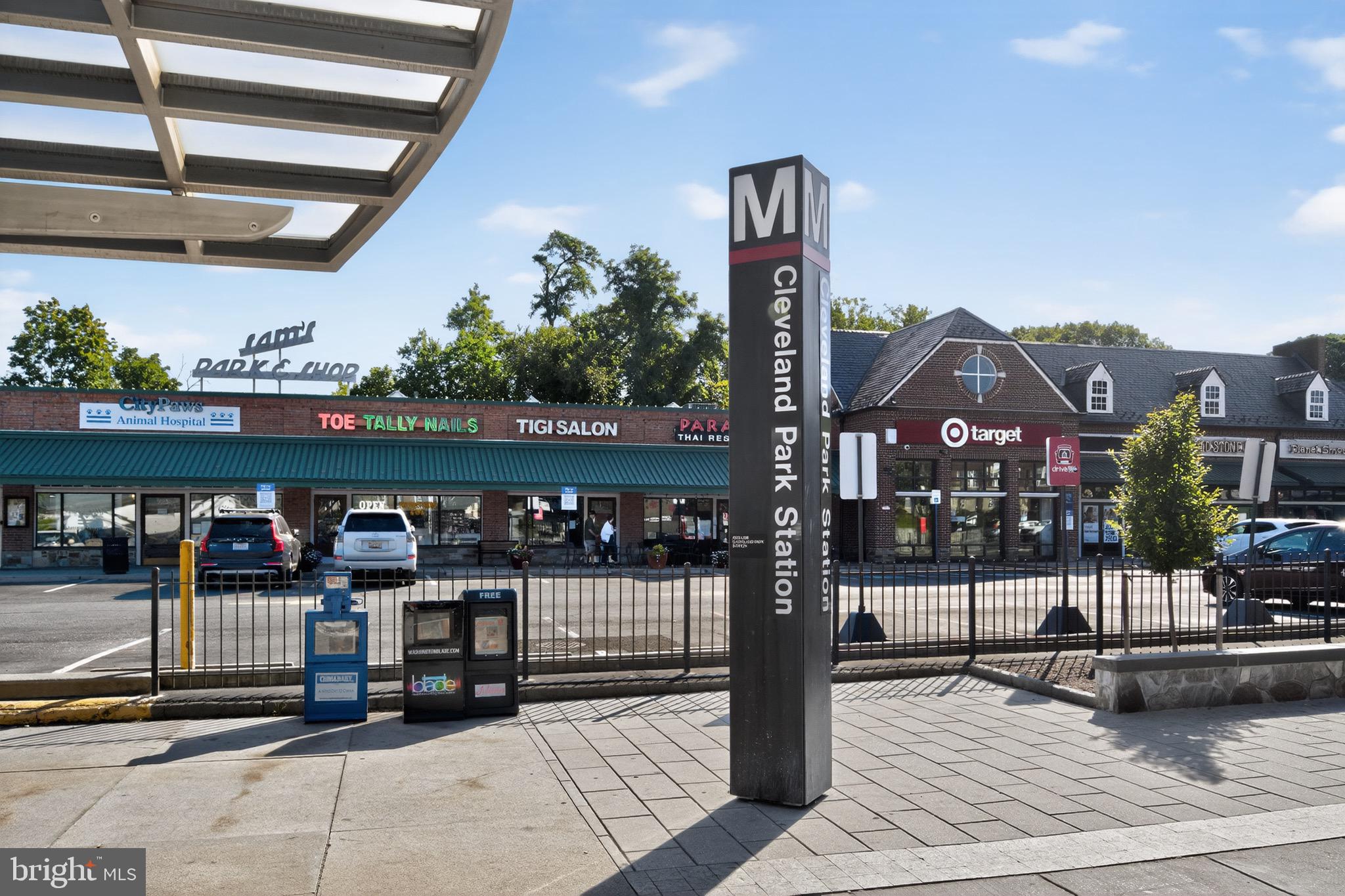 3446 Connecticut Avenue Northwest, Unit 305 Washington, DC 20008 - Photo 15 of 15 a outdoor view of a building with traffic signal