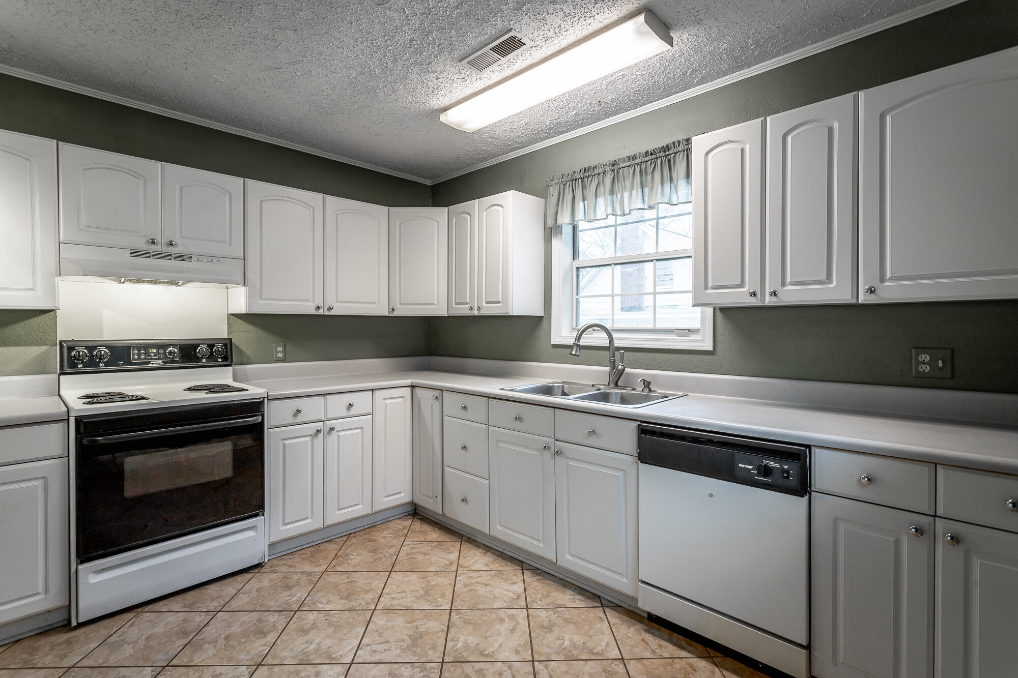 1337 Gunbarrel Road Chattanooga, TN 37421 - Photo 41 of 61 Kitchen