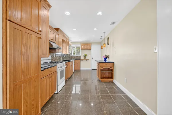 $405,000 | 910 Prestwood Road, Catonsville, MD 21228