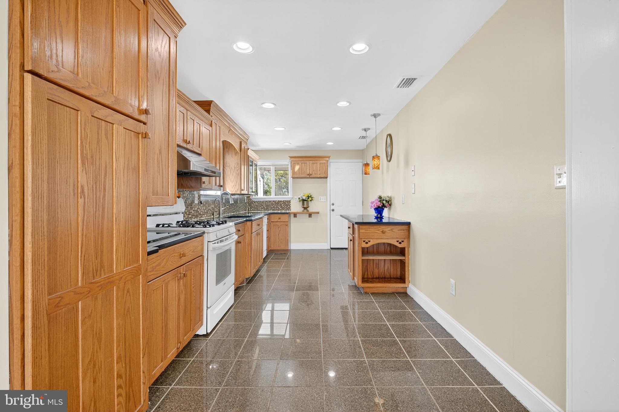 910 Prestwood Road Catonsville, MD 21228 - Photo 13 of 45