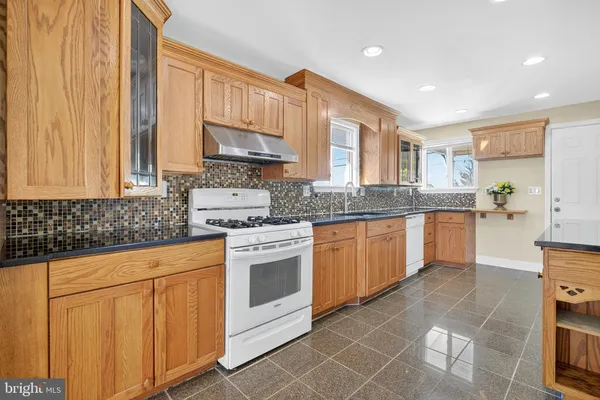 $405,000 | 910 Prestwood Road, Catonsville, MD 21228