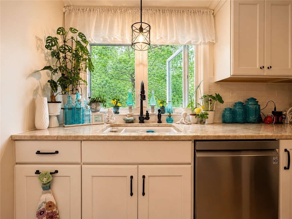 422 Rockland Road Scituate, RI 02857 - Photo 8 of 25