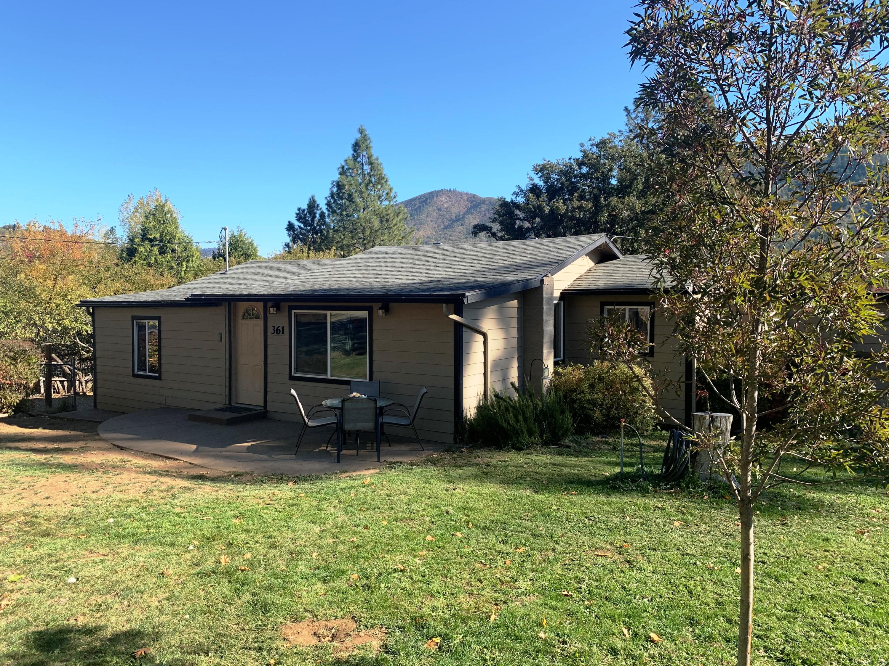 361 Homewood Road Grants Pass, OR 97527 - Photo 2 of 22 IMG_7878