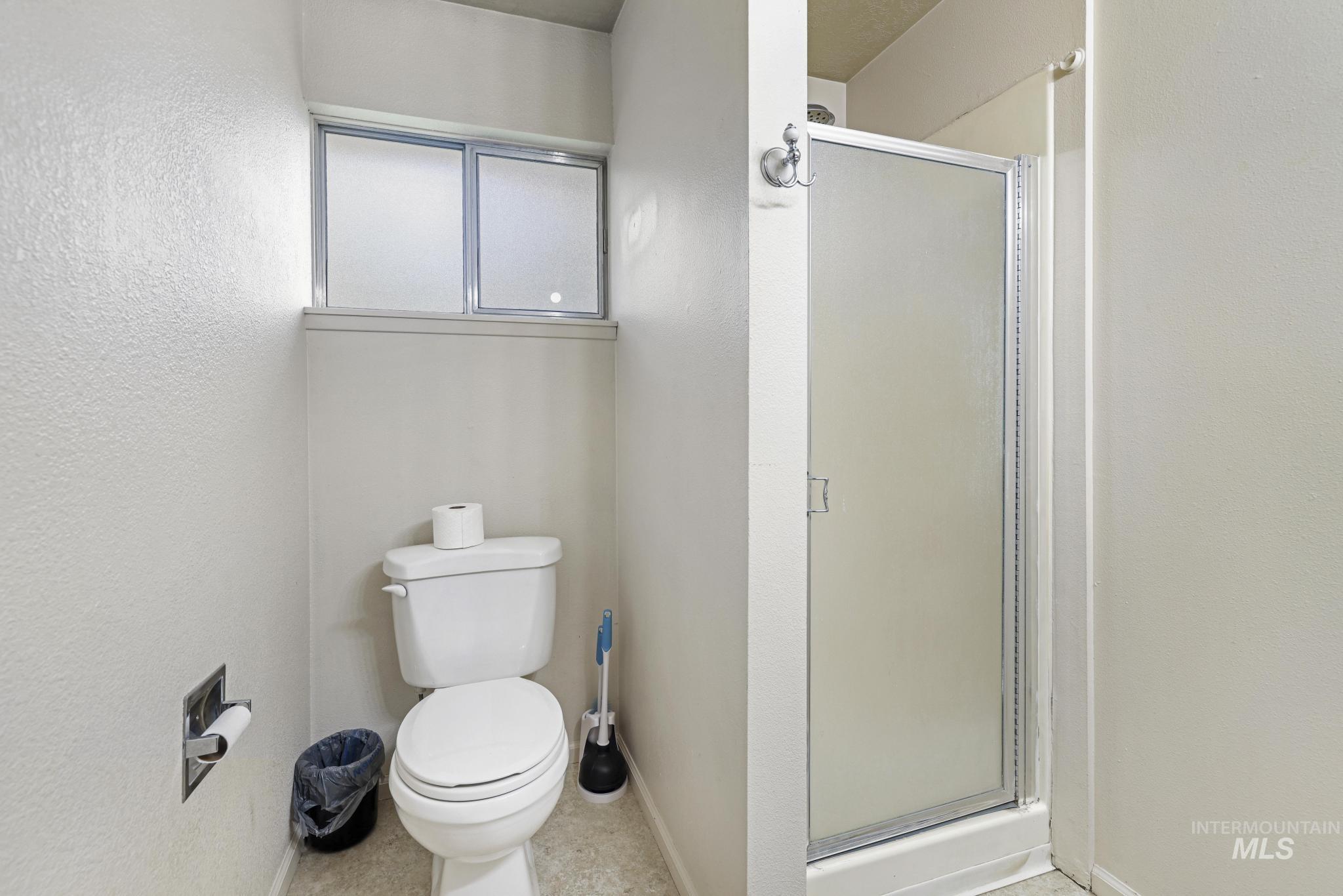 433 Ridgeway Drive Twin Falls, ID 83301 - Photo 14 of 18 Bathroom with a stall shower and a textured wall