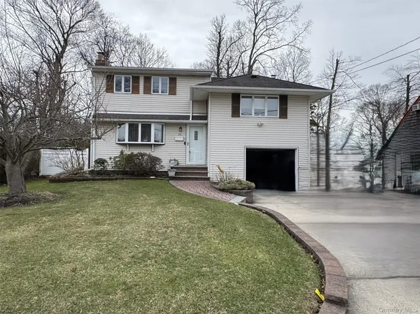 $699,000 | 26 Bowden Drive, Huntington Station, NY 11746