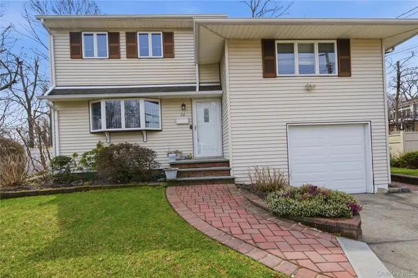 $699,000 | 26 Bowden Drive, Huntington Station, NY 11746